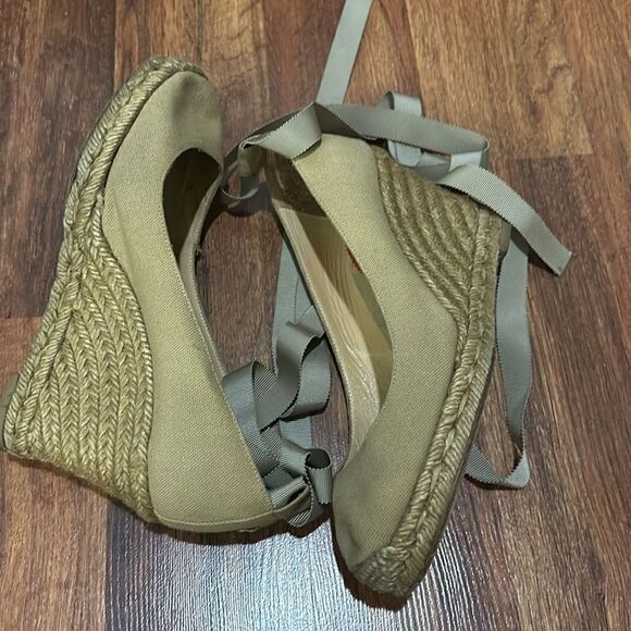 Christian Louboutin Canvas Braided Accents Espadrilles
Women's Size: 37 - Picture 6 of 16